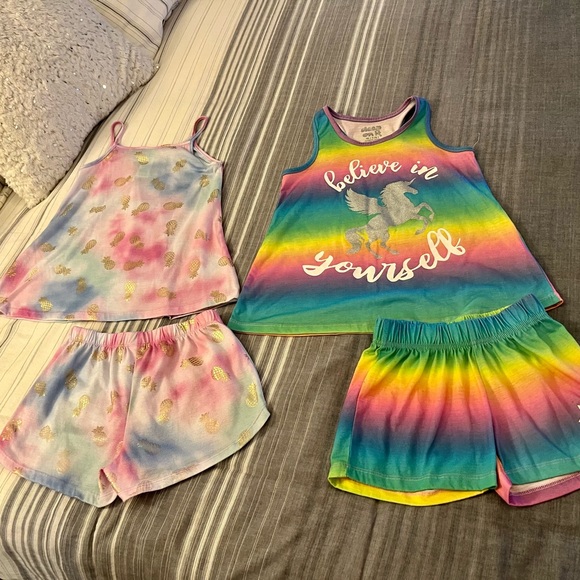 2 LITTLE GIRLS SIZE 7/8 2-PIECE PAJAMAS SET - Picture 2 of 10